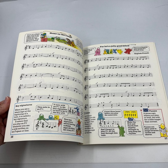 The Usborne Book Of Recorder Tunes Sheet Music Paperback Book Philip Hawthorn - Picture 12 of 12